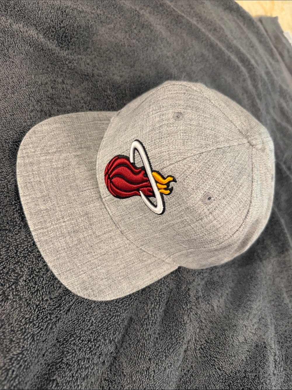 Miami Heat Mitchell & Ness grey SnapBack